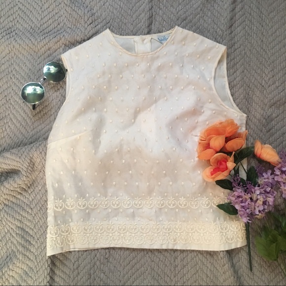 Vintage Tops - VTG Button Back Sleeveless Blouse.